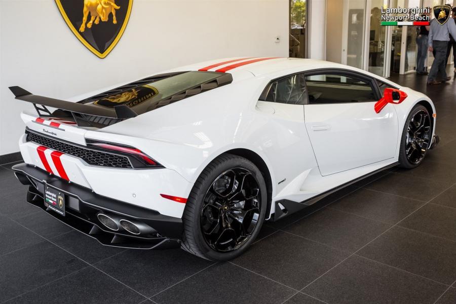  Lamborghini Huracan LP610-4 Bianco Monocerus 2016 года  (фото 11 из 15)